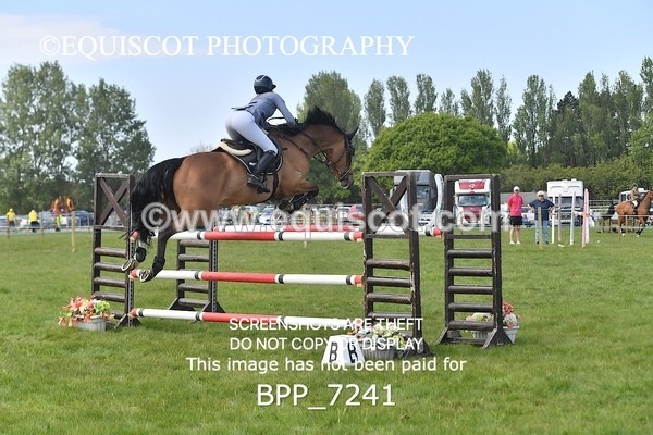BPP_7241 - CLASS 3 Andrew Hamilton Coach, RHS Foxhunter Championship Qualifier