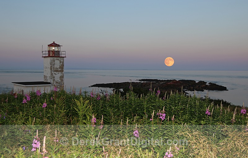 Supermoon Rise @ Quaco Head Lighthouse - Sunset/Moonrise