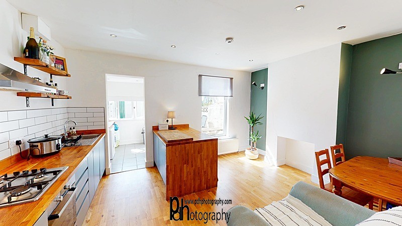 Kitchen Breakfast Room_134056 - Property(examples)