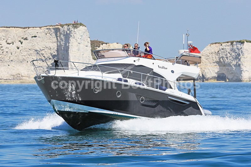 170618 EXCALIBUR - SESSA F40 1Y3A4505 - Flybridge Cruisers