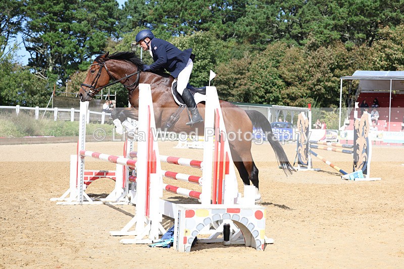 3E7A9396 - Class 9: Senior British Novice/90cm open
