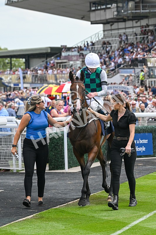 140825-Race 1-Catching The Moon-0322 - Race 1