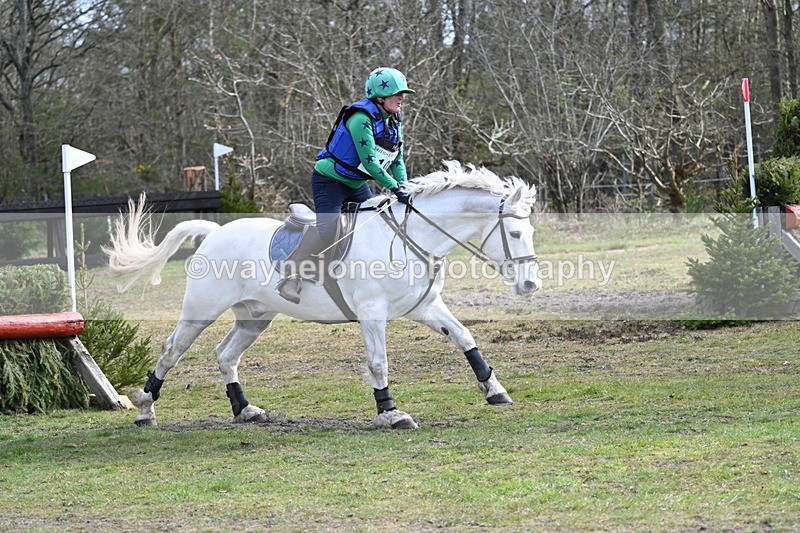 WJ7_0038 - Time 10:13 to 10:38 Times at the Fence