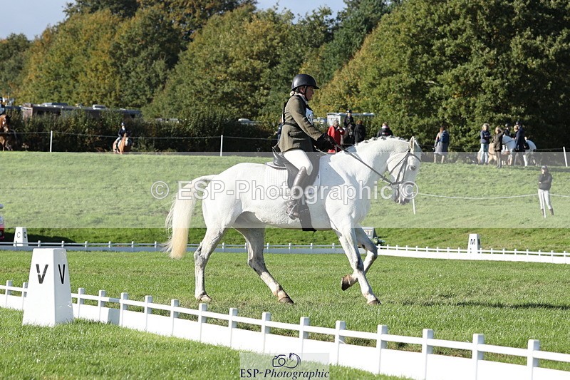 251024A-143814-14244 - G-572-Laura.Pitman With Trot Up