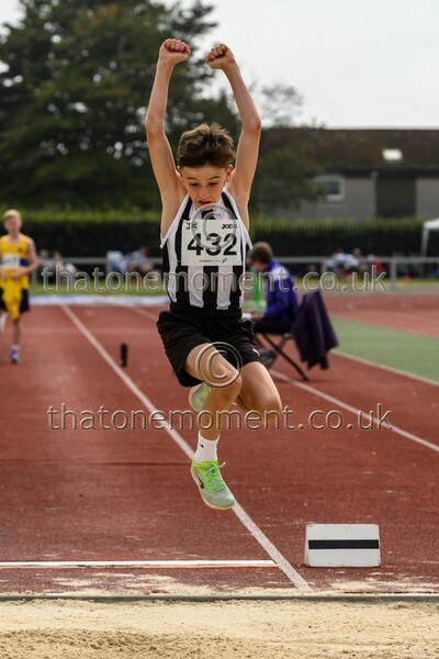 Age25SUN-919946 - Field Male