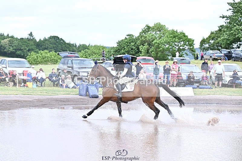 250525A-133255-16268 - D-451-Laura.Collett-DRUMGIVEN.MR.CHARISMA