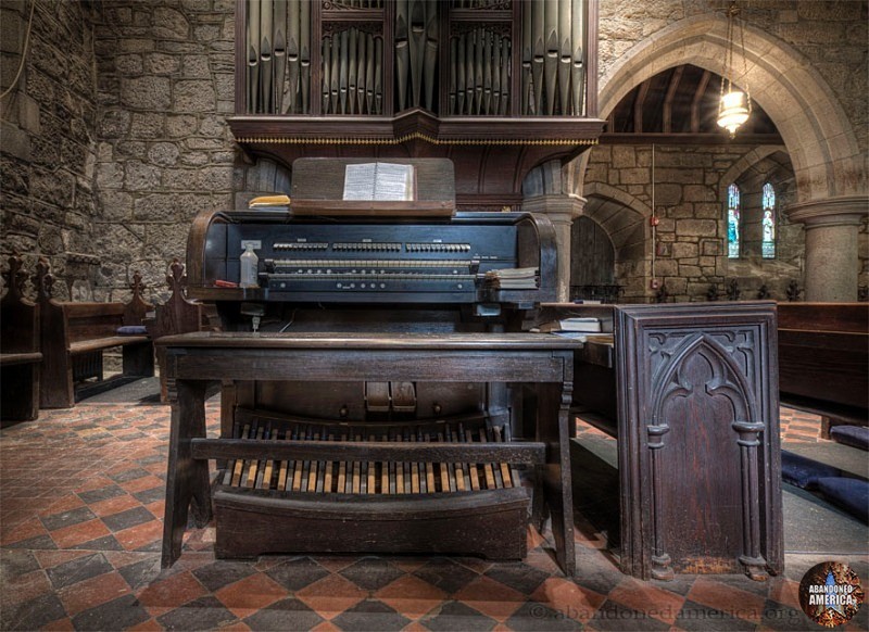 Abandoned church organ | Matthew Christopher's Abandoned America