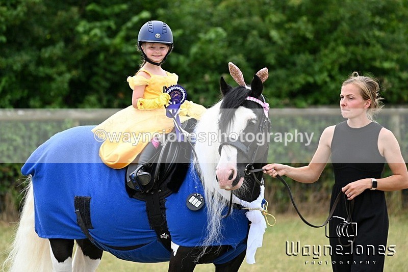 WJ6_8445 - Nancy & Churchill's first Show 22-06-25