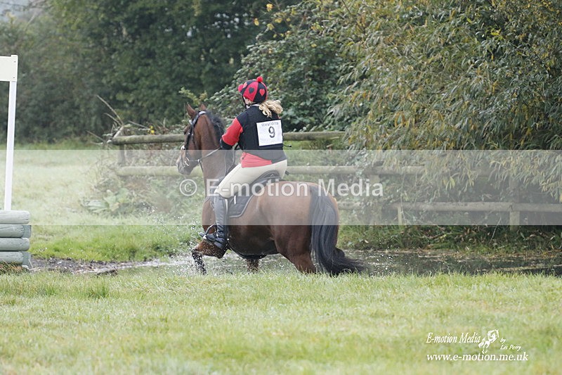 WWHT 171021 0401 - Novice Restricted (0.80m)  17/10/21