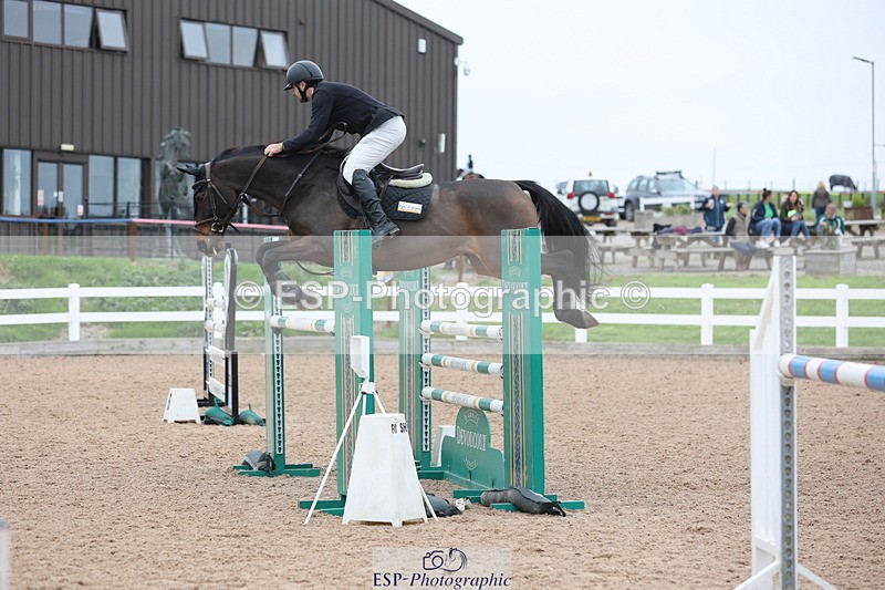 241101A-133334-02137 - FRI Cls 6 Foxhunter and 1.20m Open