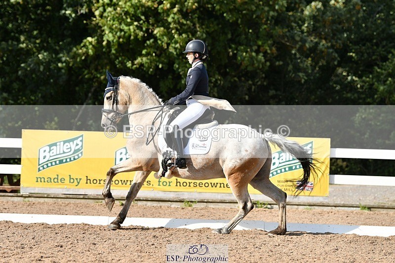250906-162831-05084 - 128-Chantelle.Oliver-SymondsStadmorslow.Coffee.n.Cream