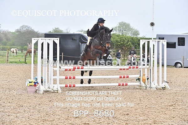 BPP_8680 - CLASS 24 SUN Senior BritiNovice/ 90cm Open