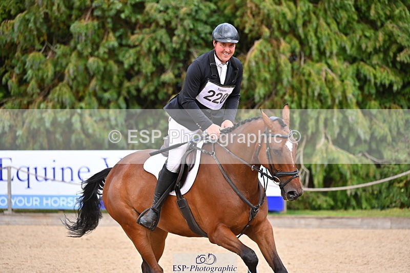 250802A-151318-06207 - E-220-Tim.Cheffings-LEOPOLD.BLOOM.M2S