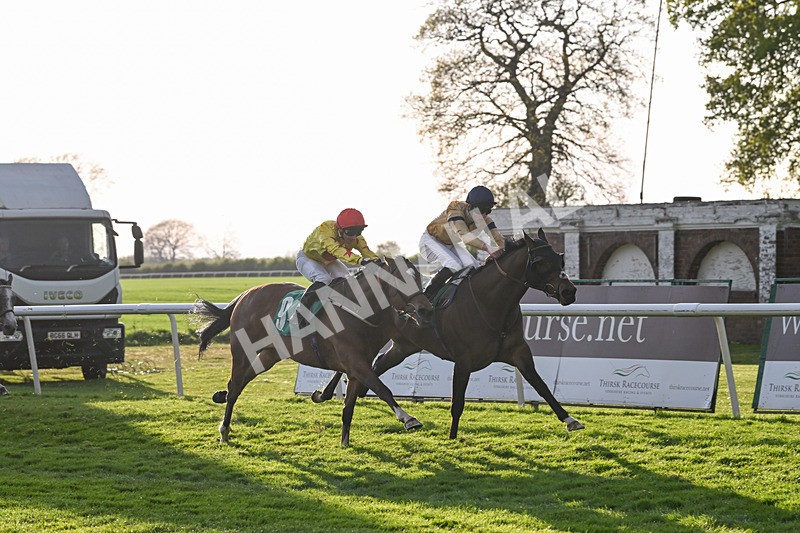 220425-Race 6-Perfectly Timed-9375 - Race 6