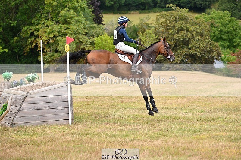 250803A-145701-15151 - P-710-Isla.Kitson-BLUES.CLOUD