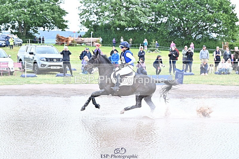 250525A-121808-15979 - D-409-Kirsty.Chabert-HERALDIKS.GIRL.OPPOSITION