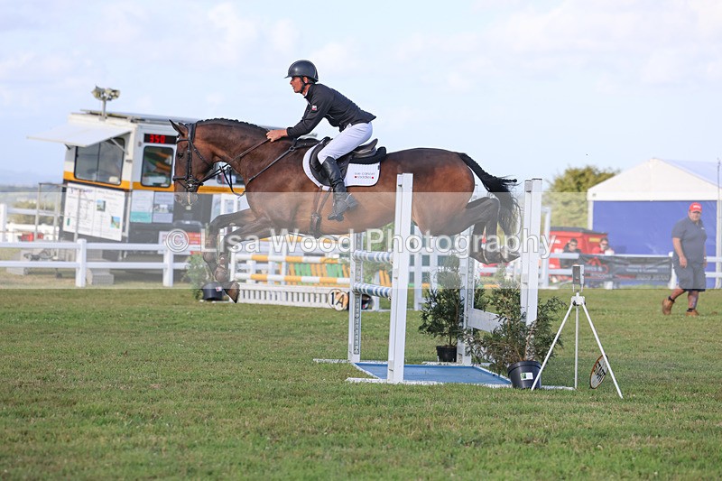 3E7A4600 - Class C1: Showjumping Senior Newcomers/1.10m open