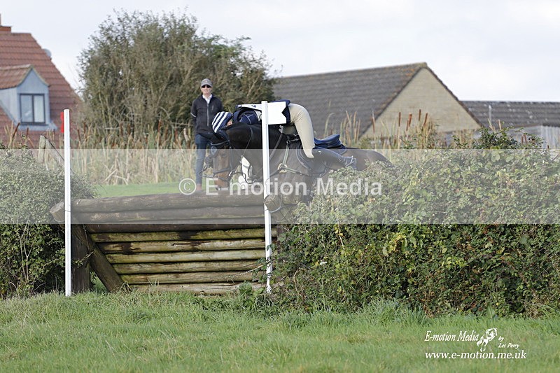  WWHT 171021 3994 - Open (1.00m)  17/10/21