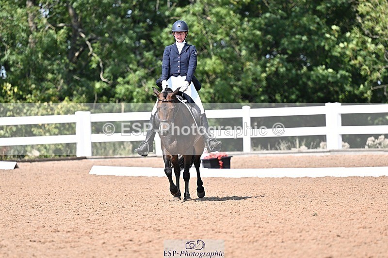 250816-122505-04012 - 090-Sarah.GoddardSaris.Fingers.Crossed