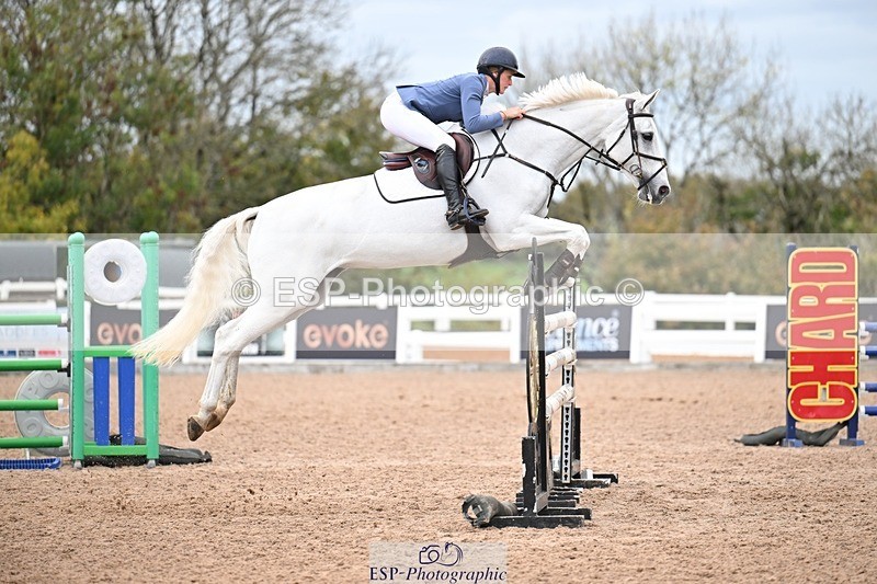 251022-143516-00684 - Cls 6 Snr Foxhunter 1.20m