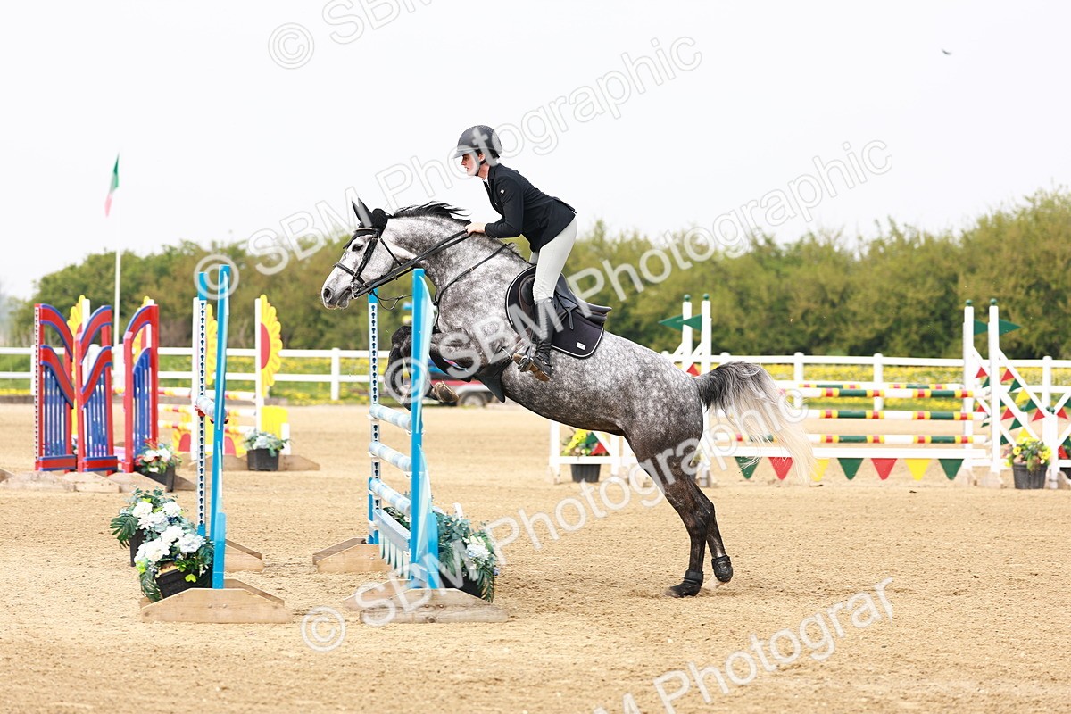  - Class 19 - Senior Foxhunter - 1.20m