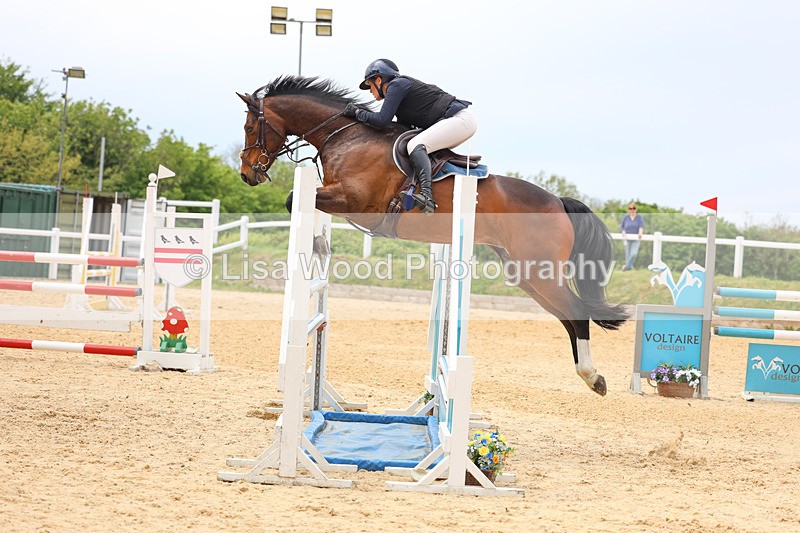 3E7A9477 - Class 8: Senior Newcomers/1.10m open