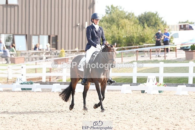 250817-095008-07249 - 090-Sarah.GoddardSaris.Fingers.Crossed