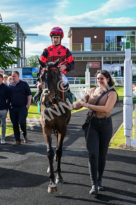 310526-Race 6-Mountain Road-9341 - Race 6 18.15pm Sky Bet For The Fans Handicap