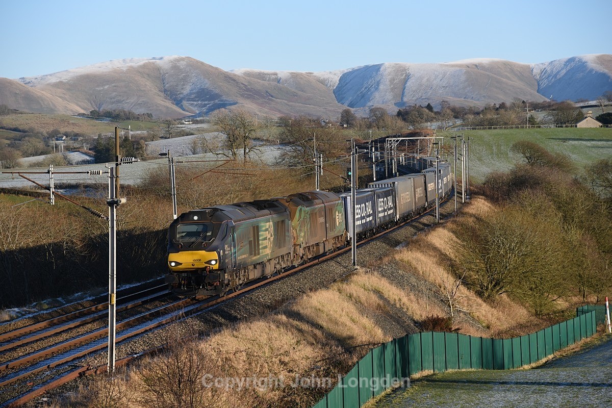 JL - 15.12.22 68008 & 68006 4Z27 Mossend - Daventry, Docker - West Coast Main Line (north to south)