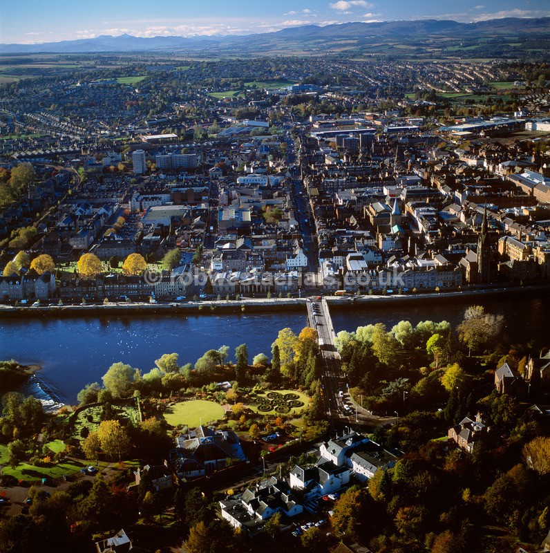 A00442B City of Perth in 2002 - Settlements, infrastructure and attractions