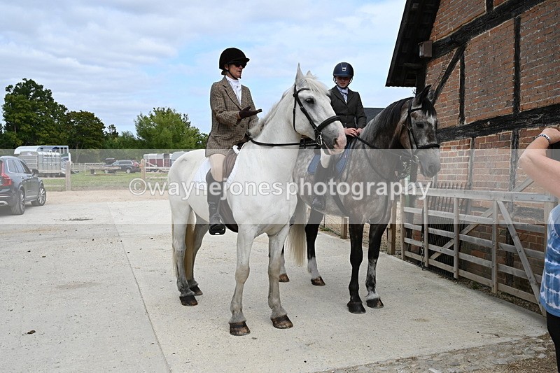 WJ6_3532 - Berks & Bucks - The Old farmhouse - Hound Exercise 20-08-25
