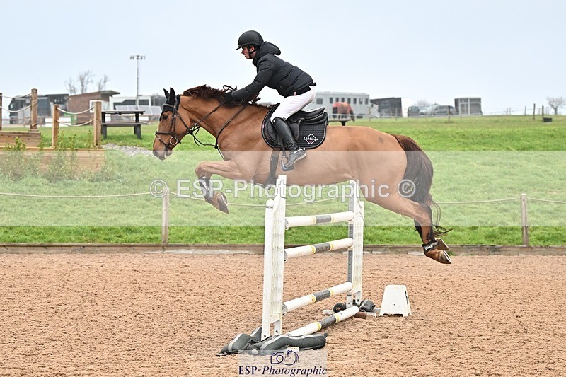 250122-135831-00547 - Cls 6 Foxhunter and 1.20m