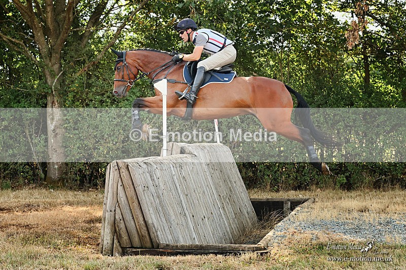 BEXC 140826 21a - Equestrian