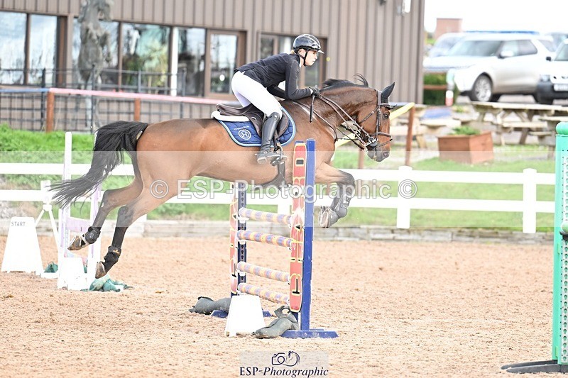 251022-130007-00465 - Cls 4 Snr Newcomers 1.10m