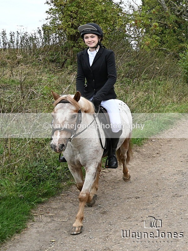 WJ7_0862 - Berks & Bucks Hound Exercise Blewbury 13-09-26