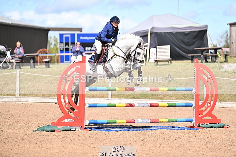 250827B-130905-00492 - Cls 4 Snr Newcomers 1.10m