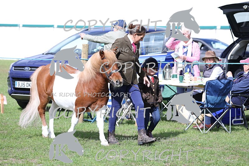 APP_2808 - Class 10a/b M&M in hand