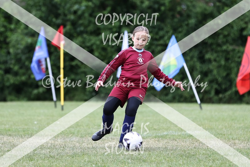 1DX32030 - Covingham Park V Tadpole Farm
