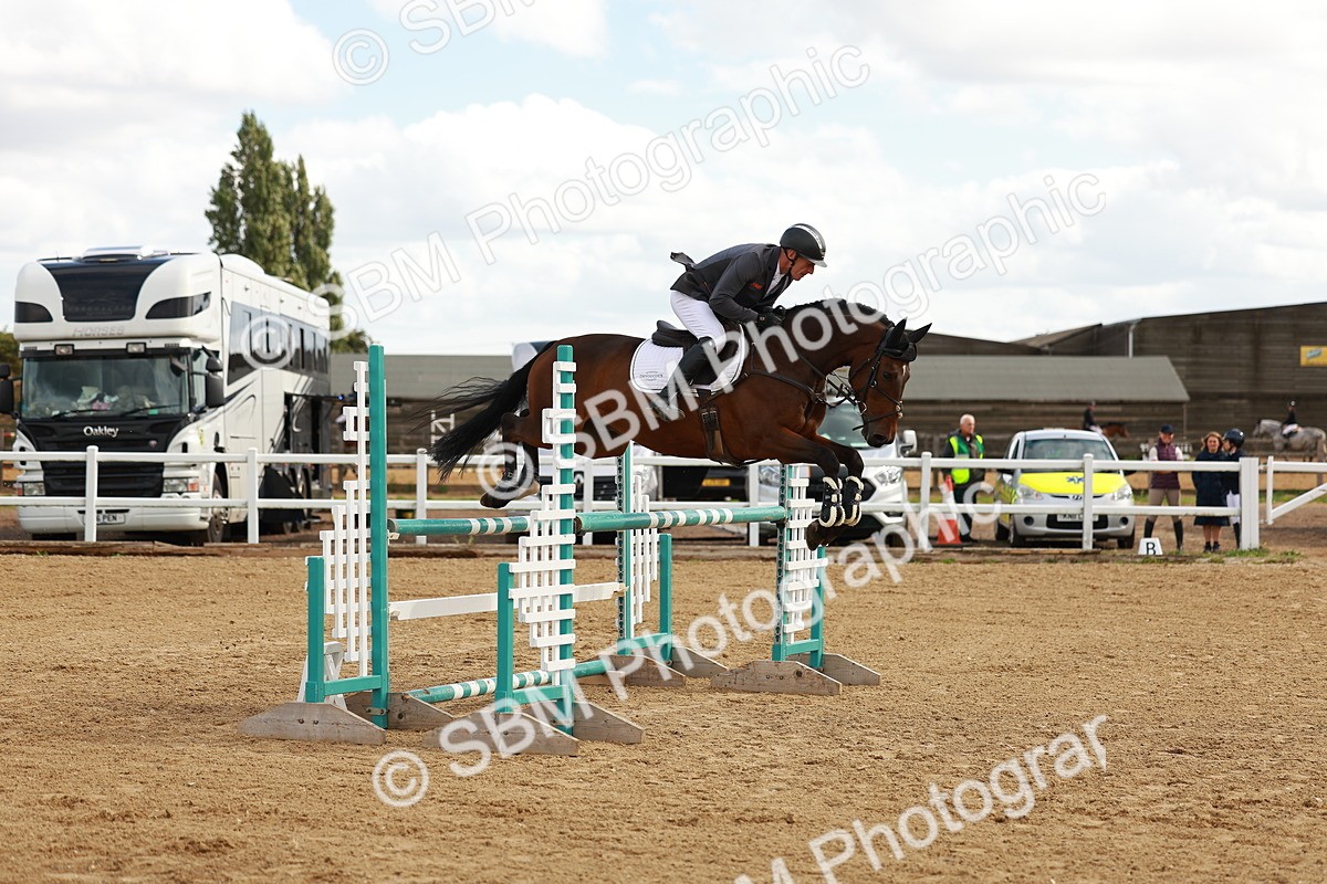 SBM_001293 - Class 4 - Senior Newcomers - 1.10m