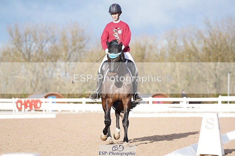 241214-134854-00667 - 132-Alys.Matravers-VORVASHILL.VERTIGO