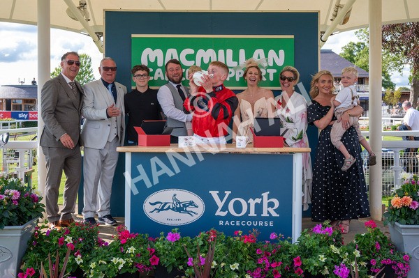140625-Race 7-Kats Bob-9795 - Race 7 5.20pm Bosun's Restaurant Handicap