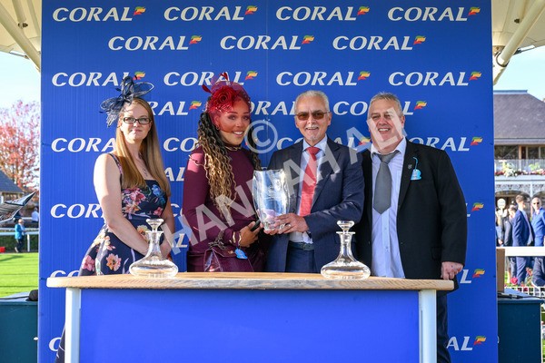 111025-Race 6-Berkshire Sundance-0689 - Race 6 Coral Racing Club Stayers Handicap at York