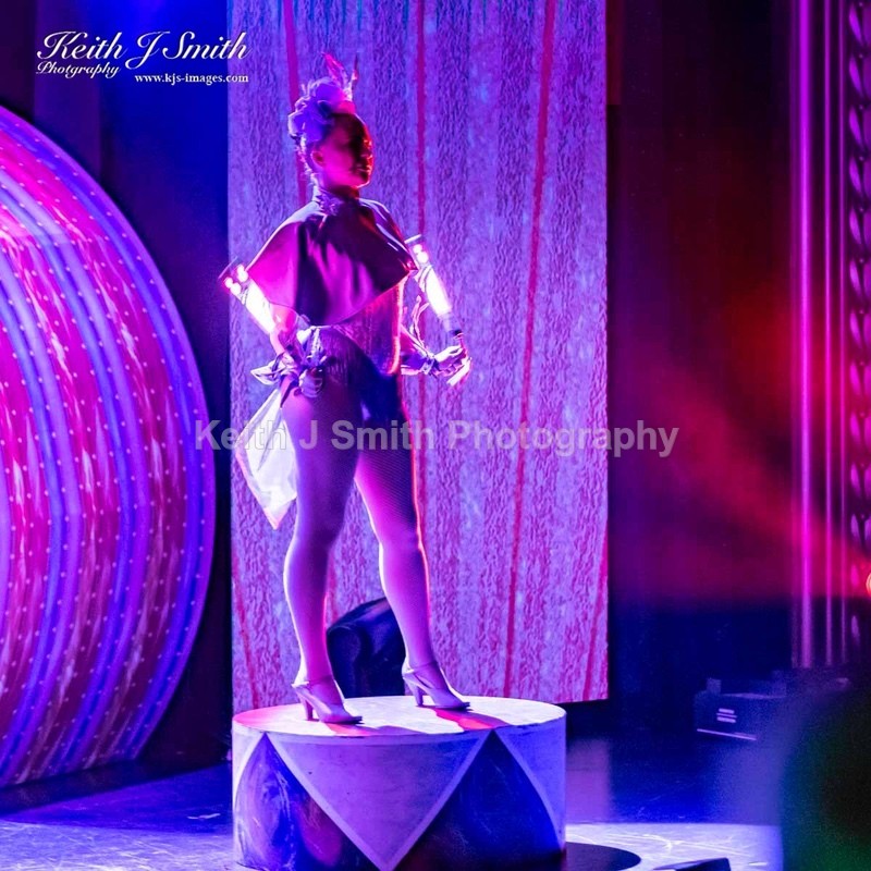 7KJS1331 - Ambition show team