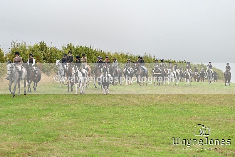 WJ7_1132 - Berks & Bucks Hound Exercise Blewbury 13-09-26