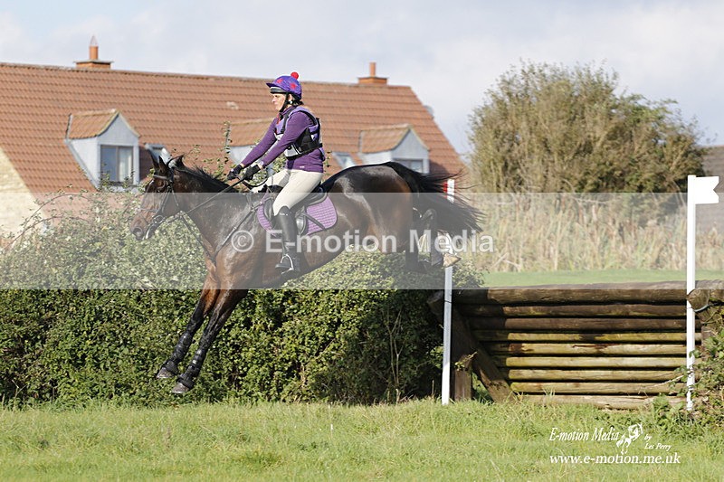  WWHT 171021 3899 - Open (1.00m)  17/10/21