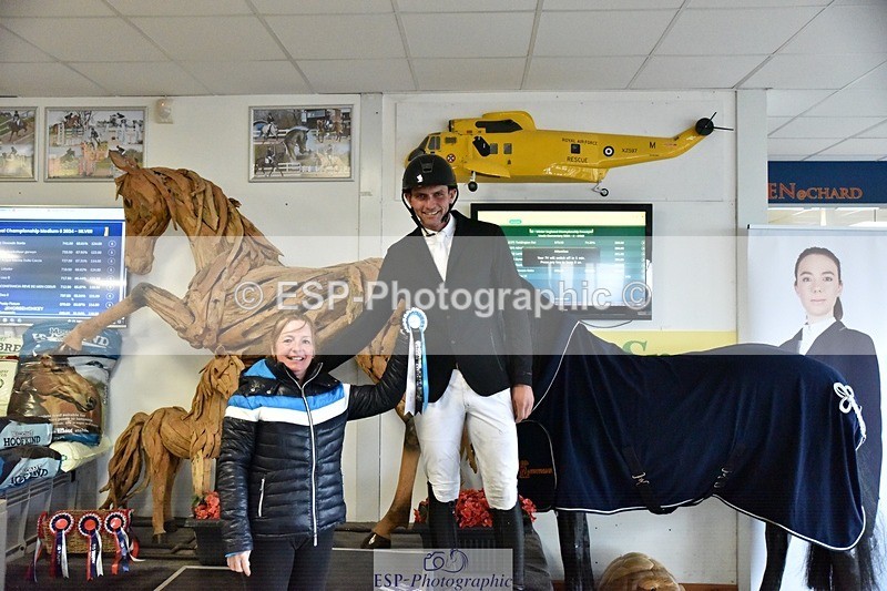 250215-131442-03667 - Medium Silver Presentations