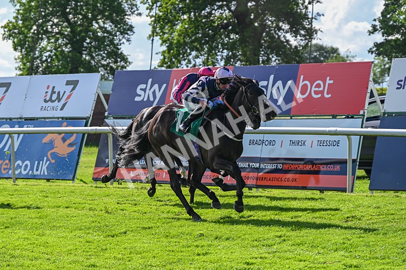 310526-Race 4-Brielle-8863 - Race 4 17.15pm Sky Bet Extra Places Handicap