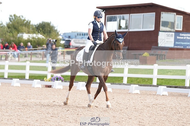 250906-104047-01528 - 006-Verity.PerryVogue