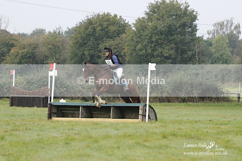 WWHT 171021 0672 - Novice Restricted (0.80m)  17/10/21