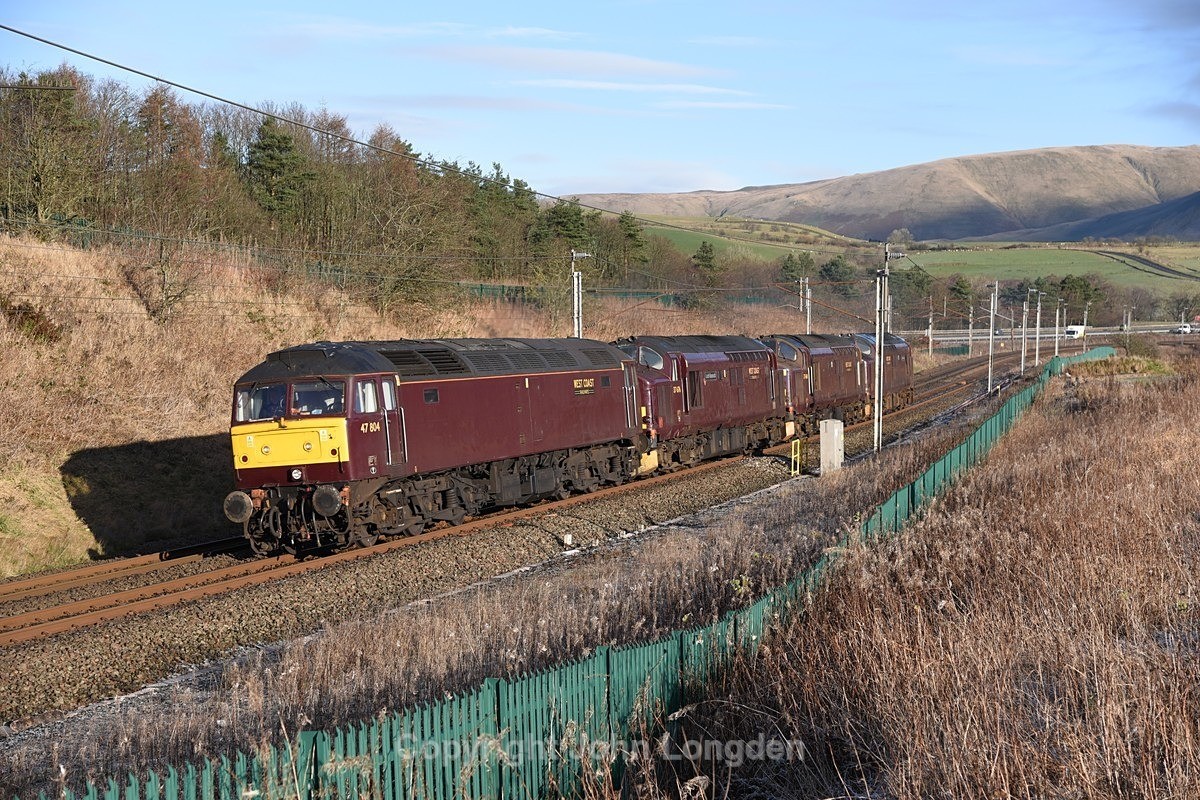 JL - 8.12.22 47804 & 3x 37s 0Z37 Carlisle - Carnforth, Beckfoot - West Coast Main Line (north to south)